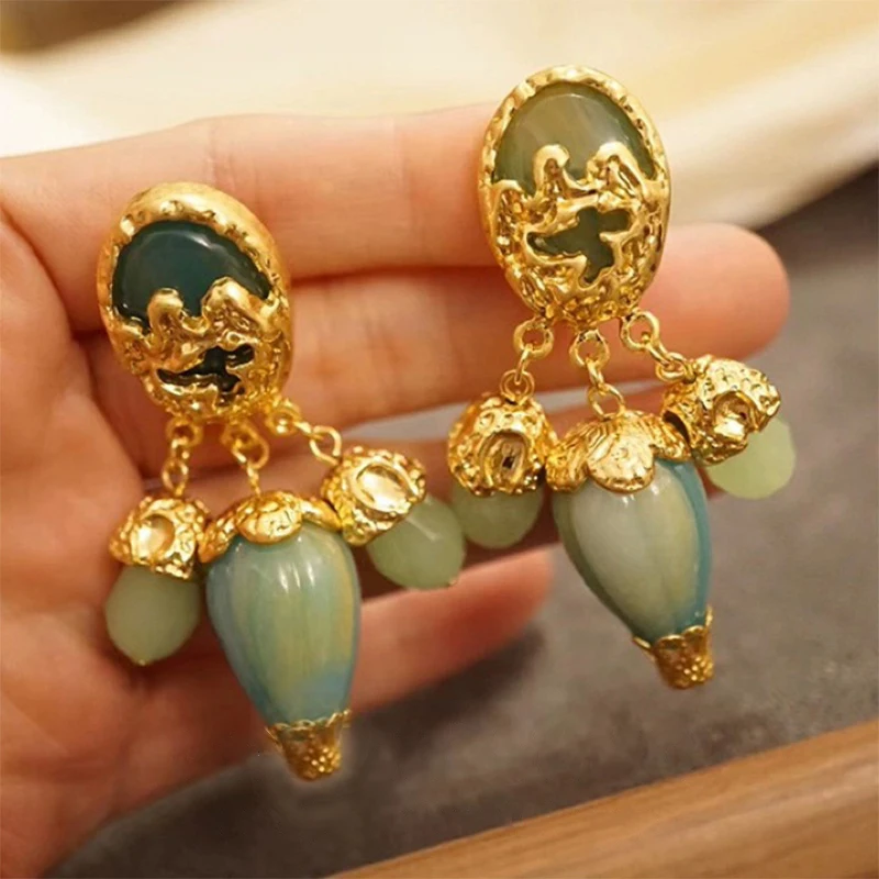 COURT vintage beaded tassels stir the green glass ear clips VINTAGE summer gorgeous lady ear accessory
COURT vintage beaded tassels stir the green glass ear clips VINTAGE summer gorgeous lady ear accessory