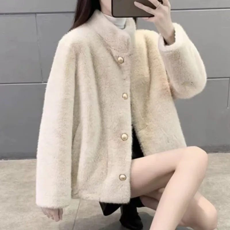 2025 Autumn Winter Women's Cozy Plus Size Short Faux Fur Jacket Loose Stand Collar with Button Faux Fur Coats Solid Tops
2025 Autumn Winter Women's Cozy Plus Size Short Faux Fur Jacket Loose Stand Collar with Button Faux Fur Coats Solid Tops