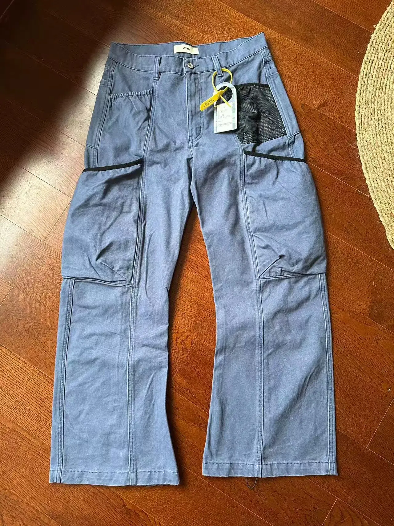 Retro American Vibe Men's Workwear Pants Cross Belted Multi-Pocket Distressed Denim Trousers Summer Loose Fit Jeans
Retro American Vibe Men's Workwear Pants Cross Belted Multi-Pocket Distressed Denim Trousers Summer Loose Fit Jeans