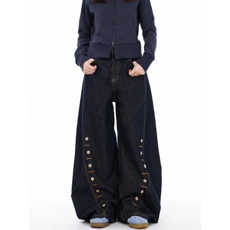 Модные американские ретро-брюки с широкими штанинами, женская одежда, джинсы в стиле High Street, с пуговицами, в стиле пэчворк, оверсайз, свободные джинсы
Модные американские ретро-брюки с широкими штанинами, женская одежда, джинсы в стиле High Street, с пуговицами, в стиле пэчворк, оверсайз, свободные джинсы
