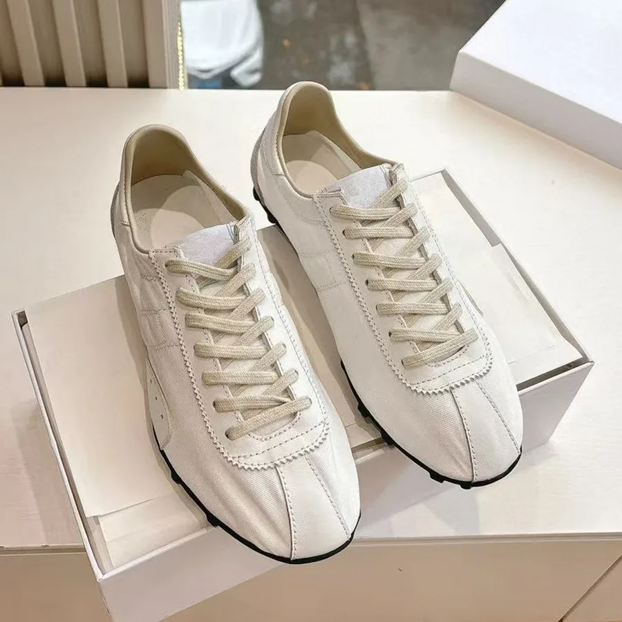 Мягкая подошва из натуральной кожи, шелка, увеличенной высоты, немецкие кроссовки для женщин, новинка 2023 года, повседневные спортивные туфли
Мягкая подошва из натуральной кожи, шелка, увеличенной высоты, немецкие кроссовки для женщин, новинка 2023 года, повседневные спортивные туфли