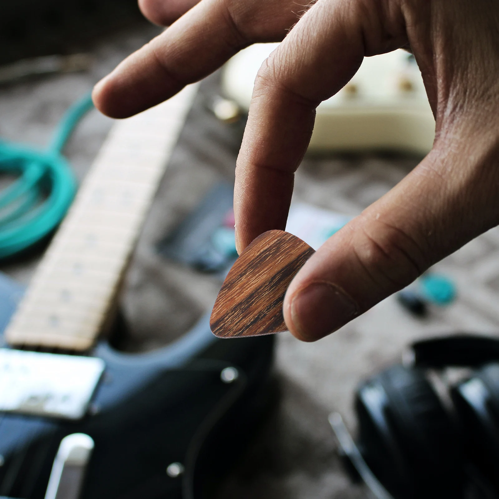 1pc Wooden Pendant Picks Wooden Pendant Bass Accessories Durable Ergonomic Design Wide Application Music Instrument Parts
1pc Wooden Pendant Picks Wooden Pendant Bass Accessories Durable Ergonomic Design Wide Application Music Instrument Parts