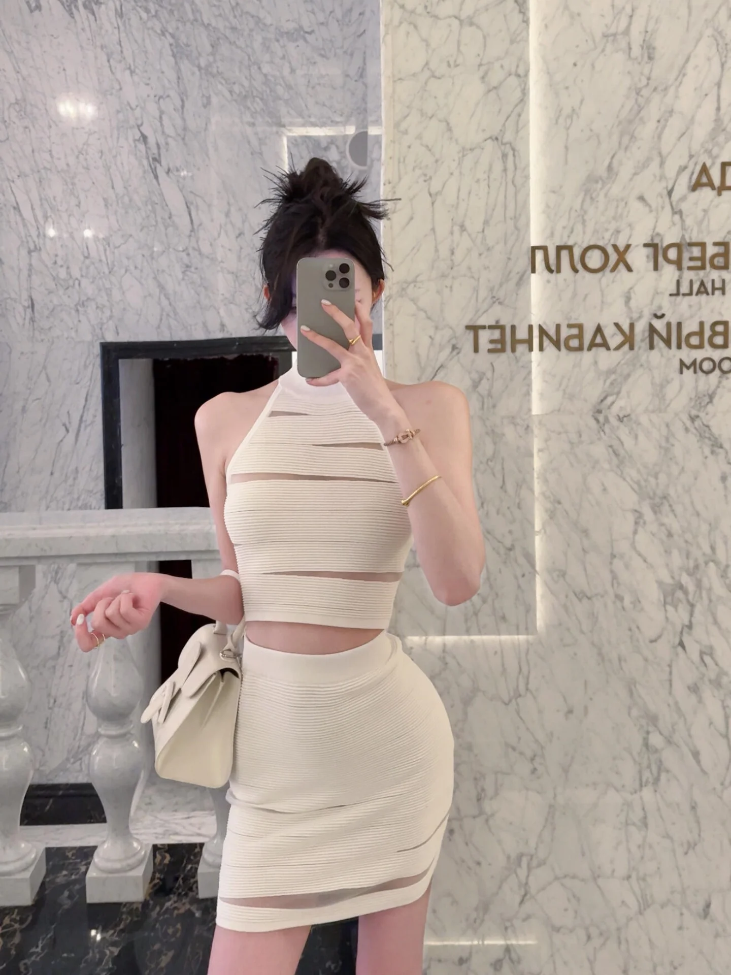 Sexy Hollow out Knitted Vest And Short Skirt Set Women's Summer Fashion High Waist Short Skirt Hollow Design Sleeveless Outfit
Sexy Hollow out Knitted Vest And Short Skirt Set Women's Summer Fashion High Waist Short Skirt Hollow Design Sleeveless Outfit