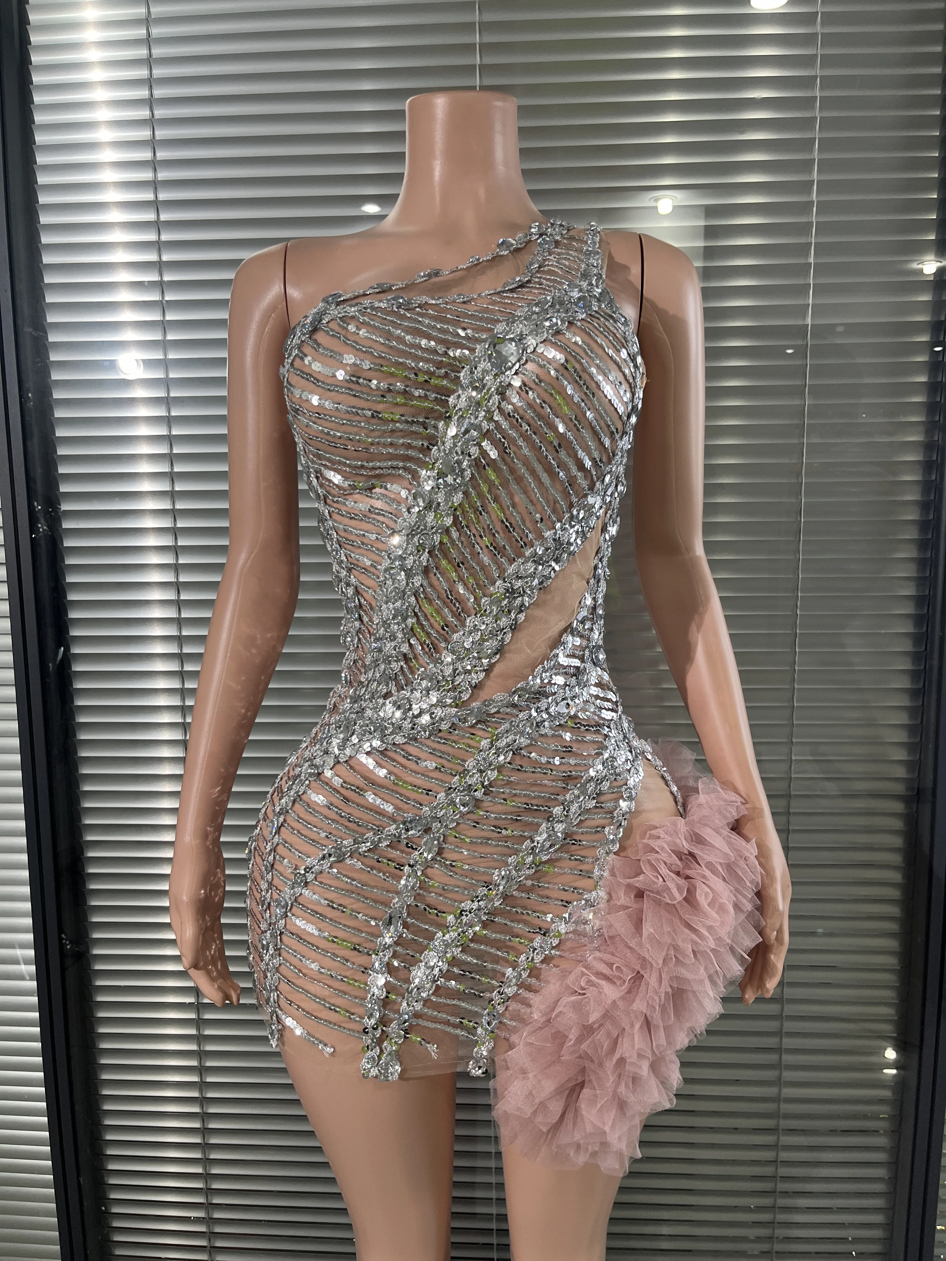 Sexy Flashing Sequins Sexy One Shoulder Sheath Dress Evening Party Dress Nightclub Singer Dancer Performance Costume
Sexy Flashing Sequins Sexy One Shoulder Sheath Dress Evening Party Dress Nightclub Singer Dancer Performance Costume