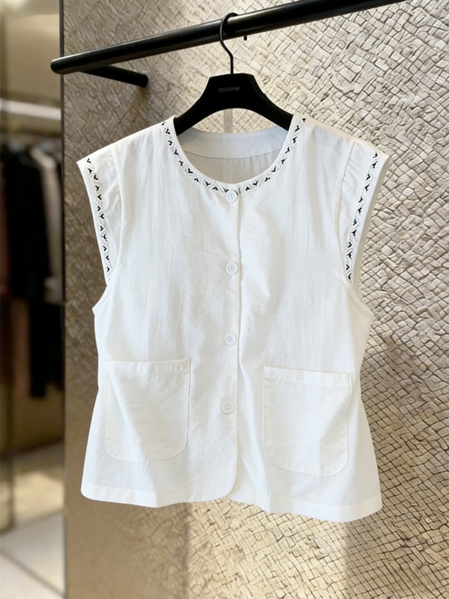 Korean Style Heavy Embroidery Pattern Loose Women's Shirt Summer New Fashion Age Reduction Flying Sleeve Top Versatile Cotton...
Korean Style Heavy Embroidery Pattern Loose Women's Shirt Summer New Fashion Age Reduction Flying Sleeve Top Versatile Cotton...