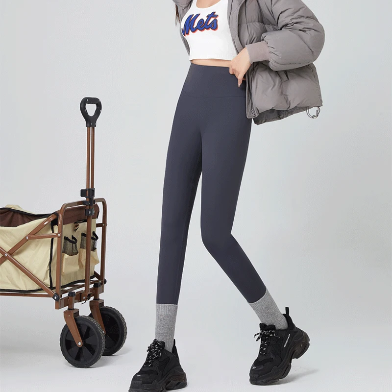 Осень-зима, флисовые леггинсы из акульей кожи с карманами, женские облегающие бархатные утолщенные леггинсы с высокой талией, теплые спортивные леггинсы для бега
Осень-зима, флисовые леггинсы из акульей кожи с карманами, женские облегающие бархатные утолщенные леггинсы с высокой талией, теплые спортивные леггинсы для бега