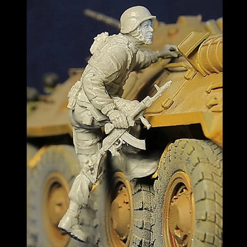 1/35 Scale Resin Figure Soldier Model Kit FSB Special Forces Officer GK Miniature Unassembled and Unpainted DIY Toys
1/35 Scale Resin Figure Soldier Model Kit FSB Special Forces Officer GK Miniature Unassembled and Unpainted DIY Toys