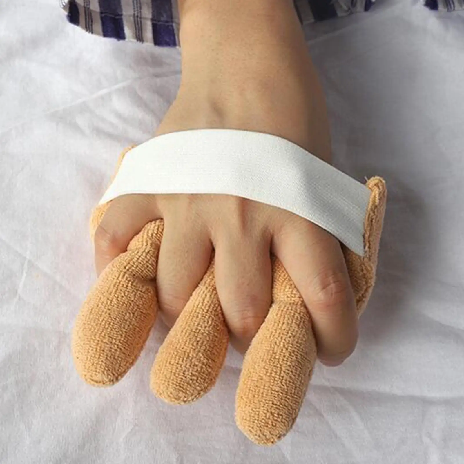 Separator Finger Cushion Handheld Seperator Comfortable for Elder Breathable Anti- Elder Bedridden Patients Finger Caring
Separator Finger Cushion Handheld Seperator Comfortable for Elder Breathable Anti- Elder Bedridden Patients Finger Caring