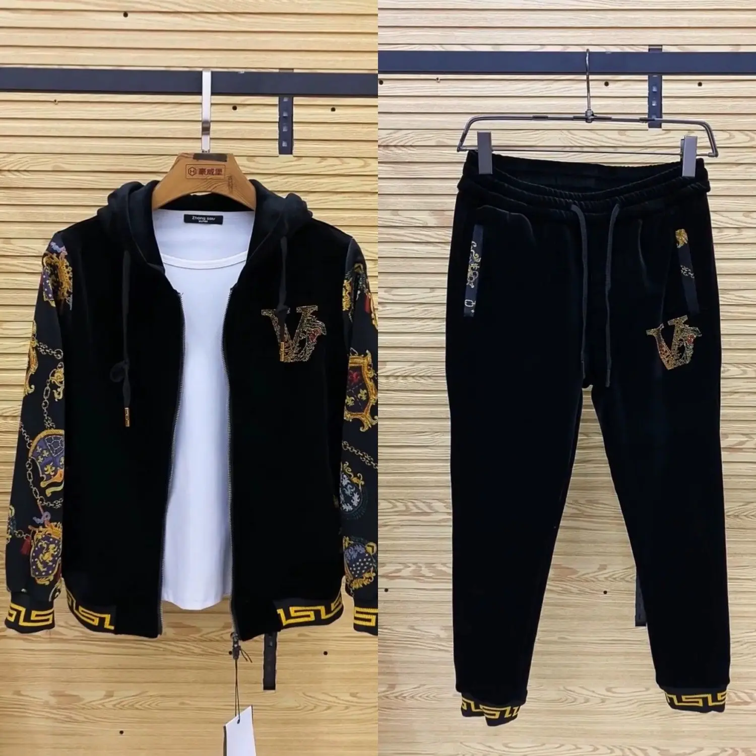 Men's autumn casual two-piece set, new coat, pants, fashionable youth suit.
Men's autumn casual two-piece set, new coat, pants, fashionable youth suit.