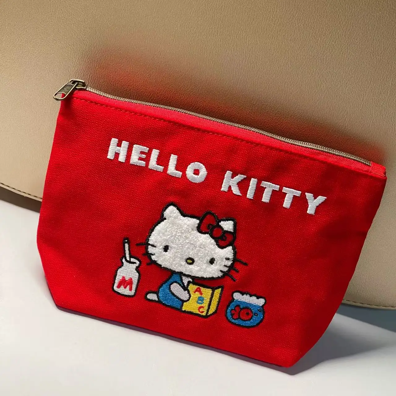 Hello Kitty Fashion Women Large Capacity Makeup Bag Cute Girls Travel Storage Bag Zero Birthday Gifts for Girls
Hello Kitty Fashion Women Large Capacity Makeup Bag Cute Girls Travel Storage Bag Zero Birthday Gifts for Girls