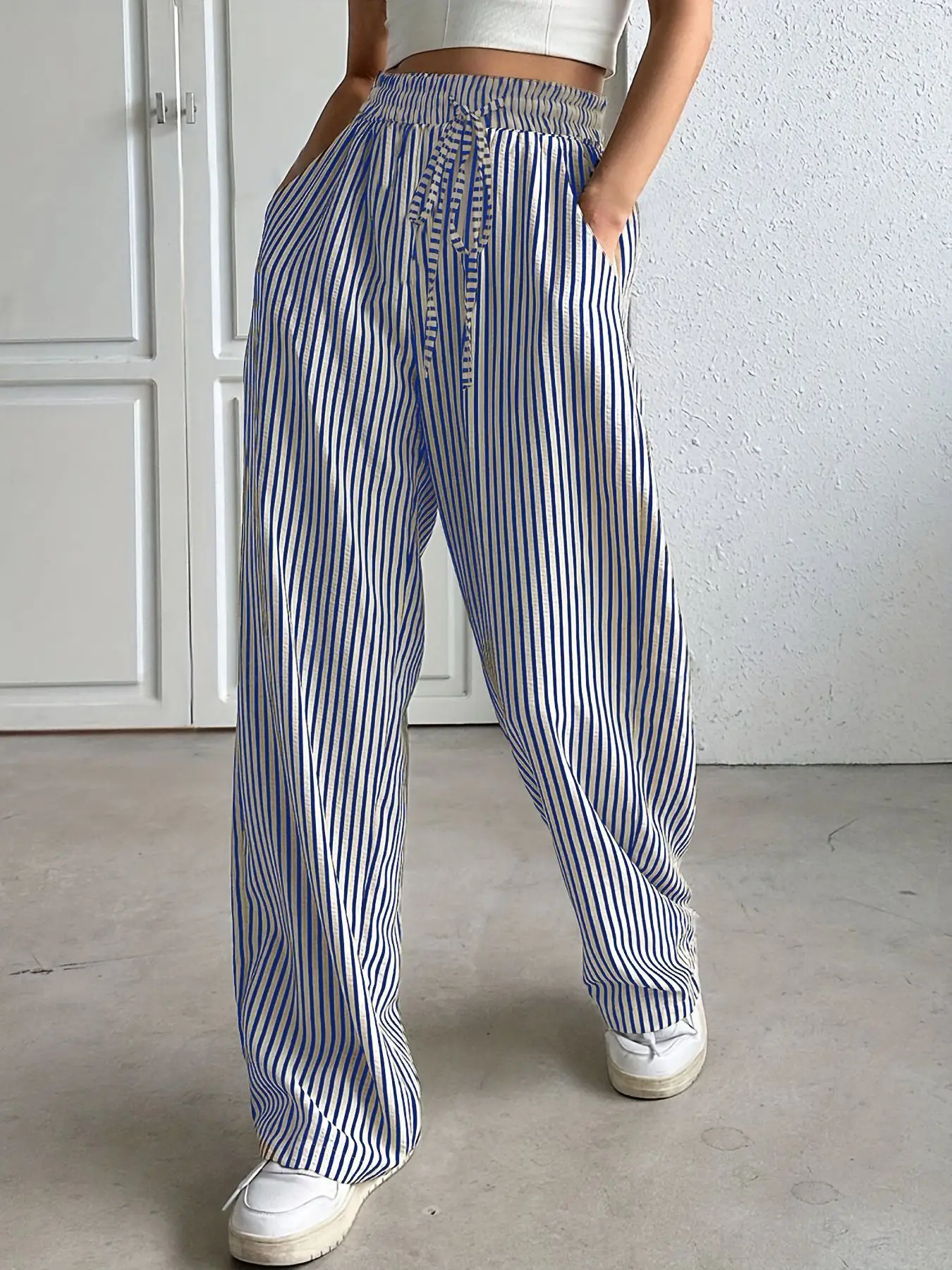 Women's Clothing Striped Wide-leg Pants Drawstring Pocket Casual Trousers Straight-leg Pants Fashion Temperament Commuting Hot
Women's Clothing Striped Wide-leg Pants Drawstring Pocket Casual Trousers Straight-leg Pants Fashion Temperament Commuting Hot