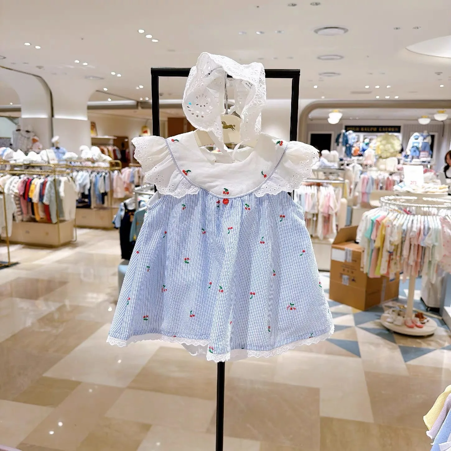 2PCS Baby Cherry Embroidery Romper + Lace Bonnet Set Blue Plaid Sleeveless Bodysuit (Runs Small, Order One Size Up)
2PCS Baby Cherry Embroidery Romper + Lace Bonnet Set Blue Plaid Sleeveless Bodysuit (Runs Small, Order One Size Up)