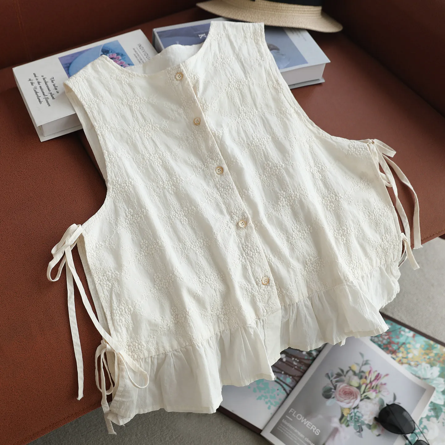 Japanese Sweet Mori Girl Flower Embroidery Cotton Vest Outwear Women Spring Summer O-Neck Sleeveless Side Lace Up Vest Tops
Japanese Sweet Mori Girl Flower Embroidery Cotton Vest Outwear Women Spring Summer O-Neck Sleeveless Side Lace Up Vest Tops