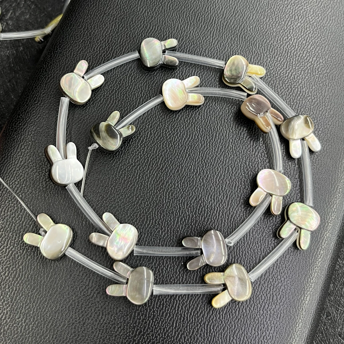 Natural Freshwater Shell Beading Rabbit Vertical Hole Shell Loose Beads for Jewelry Making DIY Necklaces Bracelets Accessories
Natural Freshwater Shell Beading Rabbit Vertical Hole Shell Loose Beads for Jewelry Making DIY Necklaces Bracelets Accessories
