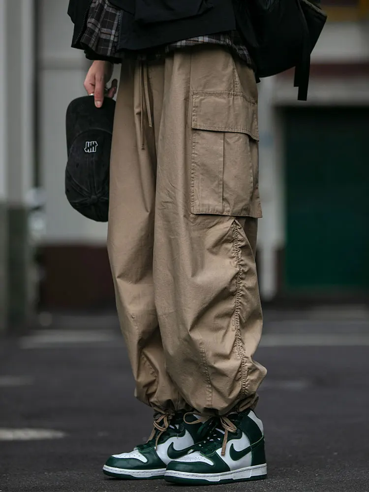 Японские ретро-брюки с множеством карманов, свободные прямые повседневные длинные брюки для мужчин и женщин, весна-осень, модные.
Японские ретро-брюки с множеством карманов, свободные прямые повседневные длинные брюки для мужчин и женщин, весна-осень, модные.