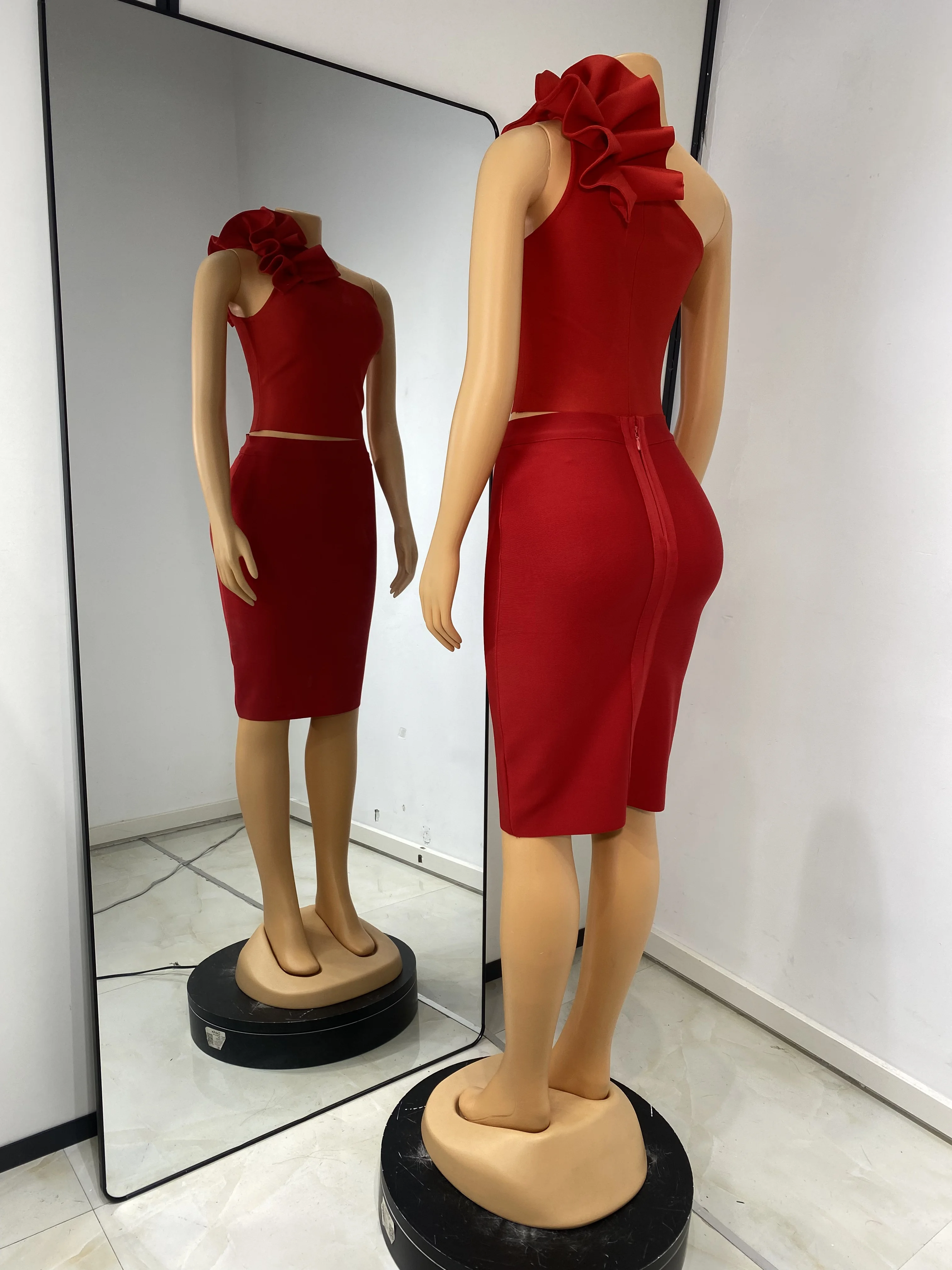 2 Colors Bandage Outfits Women One Shoulder Top And Knee Length Skirt Two Pieces Sets Elastic Bodycon High Street Dress Outfits
2 Colors Bandage Outfits Women One Shoulder Top And Knee Length Skirt Two Pieces Sets Elastic Bodycon High Street Dress Outfits