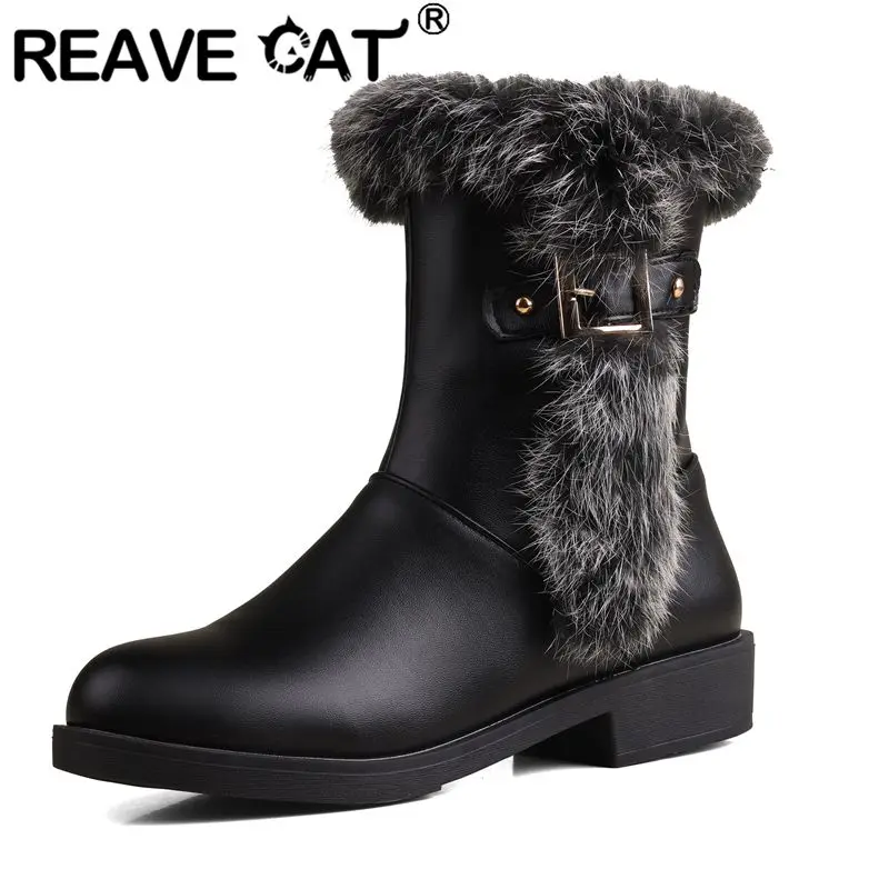 REAVE CAT Классические женские зимние ботинки до середины икры на плоской подошве 2 см на молнии с пряжкой на ремне большой размер 45 46 47 48 Теплые пушистые зимние повседневные бота
REAVE CAT Классические женские зимние ботинки до середины икры на плоской подошве 2 см на молнии с пряжкой на ремне большой размер 45 46 47 48 Теплые пушистые зимние повседневные бота
