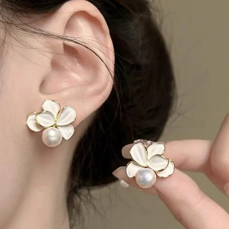 925 Silver Needle Korean Fashion White Flower Pearl Earrings For Women Jewelry 2025 Trending New Sweet Elegant Women's Earrings
925 Silver Needle Korean Fashion White Flower Pearl Earrings For Women Jewelry 2025 Trending New Sweet Elegant Women's Earrings
