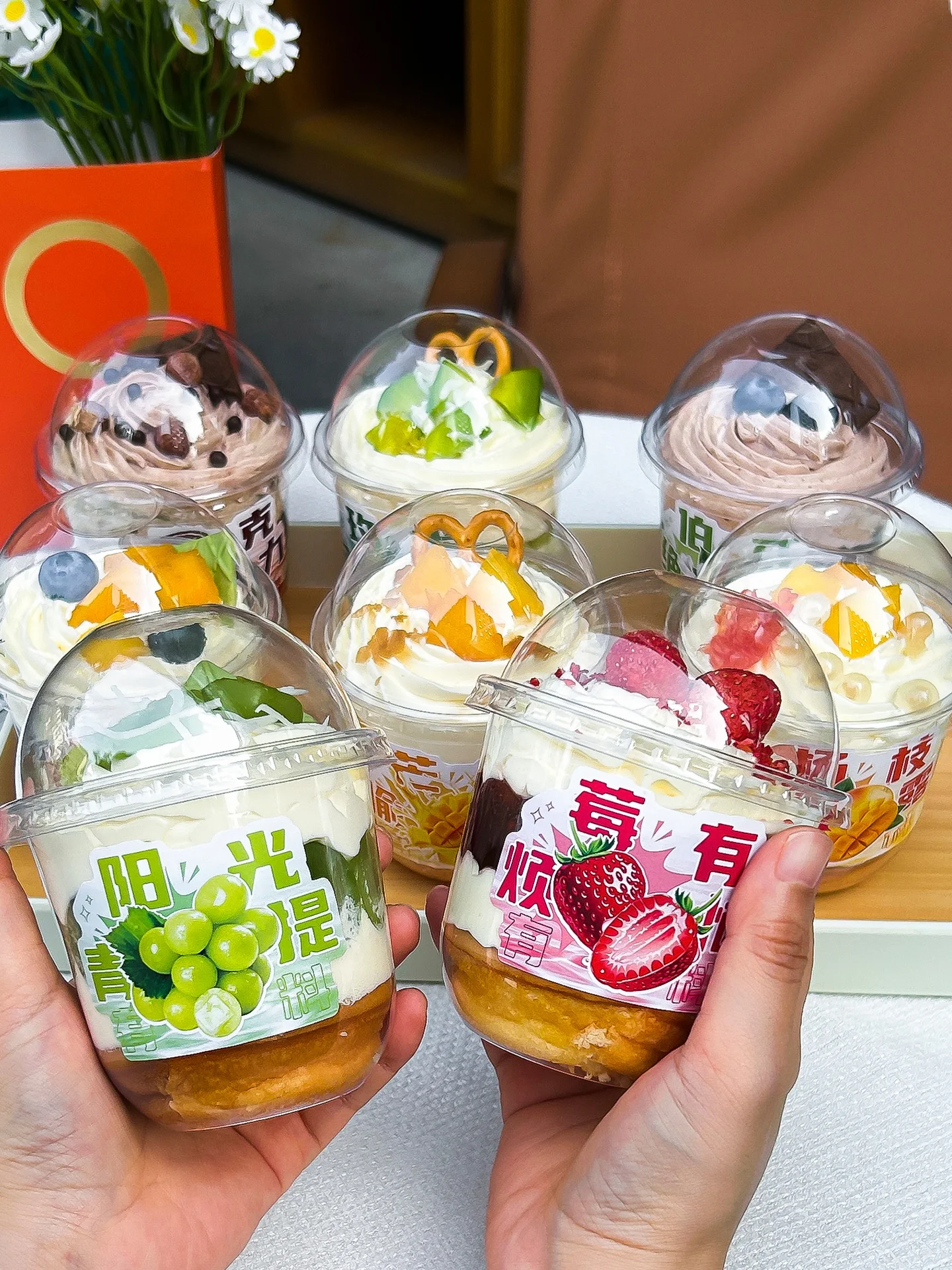 Fruit Flavored Mousse Cake U-Shaped Bubble Cup 360ml Disposable Dessert Cup for Baking Cooking And Home Use Pastry Packaging
Fruit Flavored Mousse Cake U-Shaped Bubble Cup 360ml Disposable Dessert Cup for Baking Cooking And Home Use Pastry Packaging