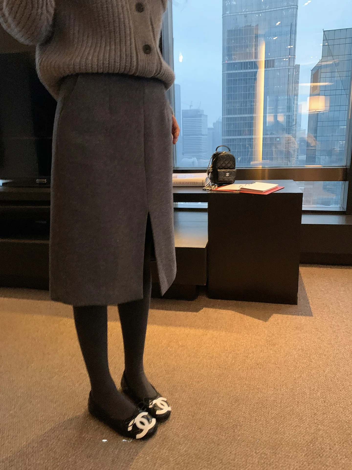 Ele Lady Thiened Woolen Straight Cut Slit Skirt Versatile High Waist Spring Autumn Midi Skirt for Ladies
Ele Lady Thiened Woolen Straight Cut Slit Skirt Versatile High Waist Spring Autumn Midi Skirt for Ladies