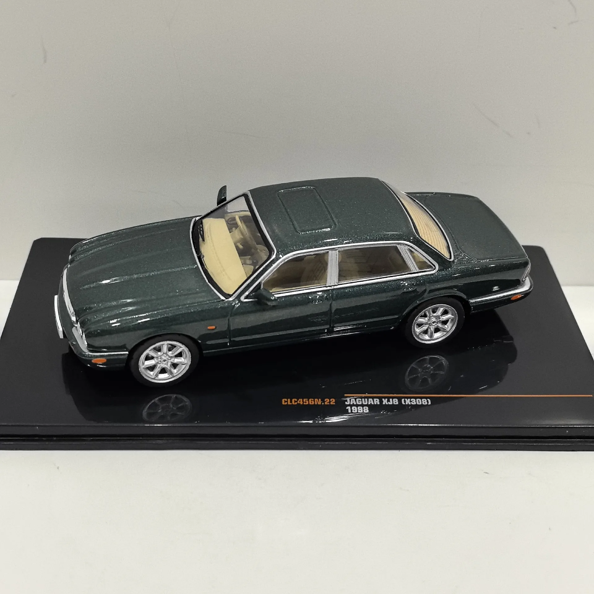 Diecast IXO 1:43 Scale Jaguar XJ8 (X308) 1998 Jaguar Alloy Car Model Collectible Toy Gift Souvenir Display Ornament
Diecast IXO 1:43 Scale Jaguar XJ8 (X308) 1998 Jaguar Alloy Car Model Collectible Toy Gift Souvenir Display Ornament