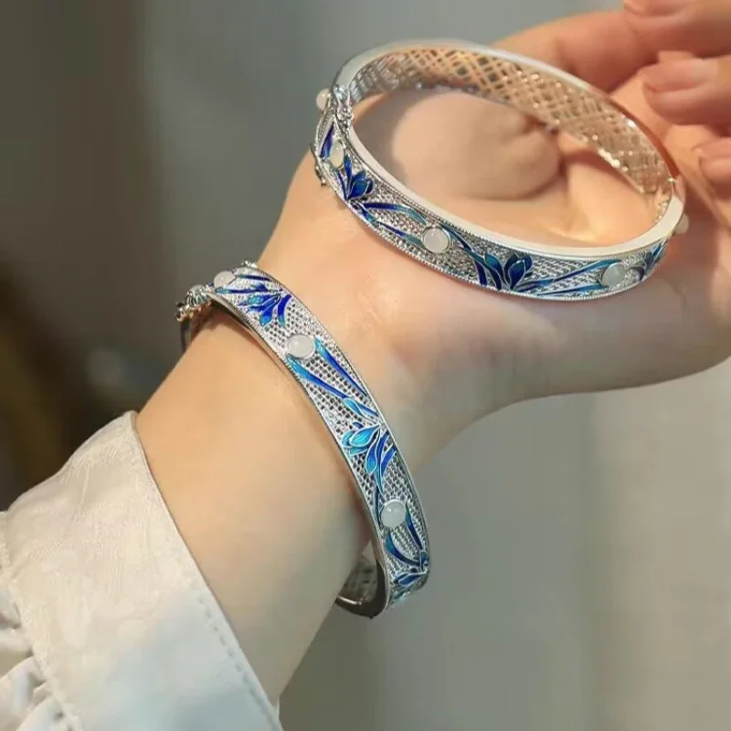silver 925 Natural Hotan Jade Magnolia Bracelet for women National Style Blue Hollow out Classical bangles Fresh Charm Jewelry
silver 925 Natural Hotan Jade Magnolia Bracelet for women National Style Blue Hollow out Classical bangles Fresh Charm Jewelry