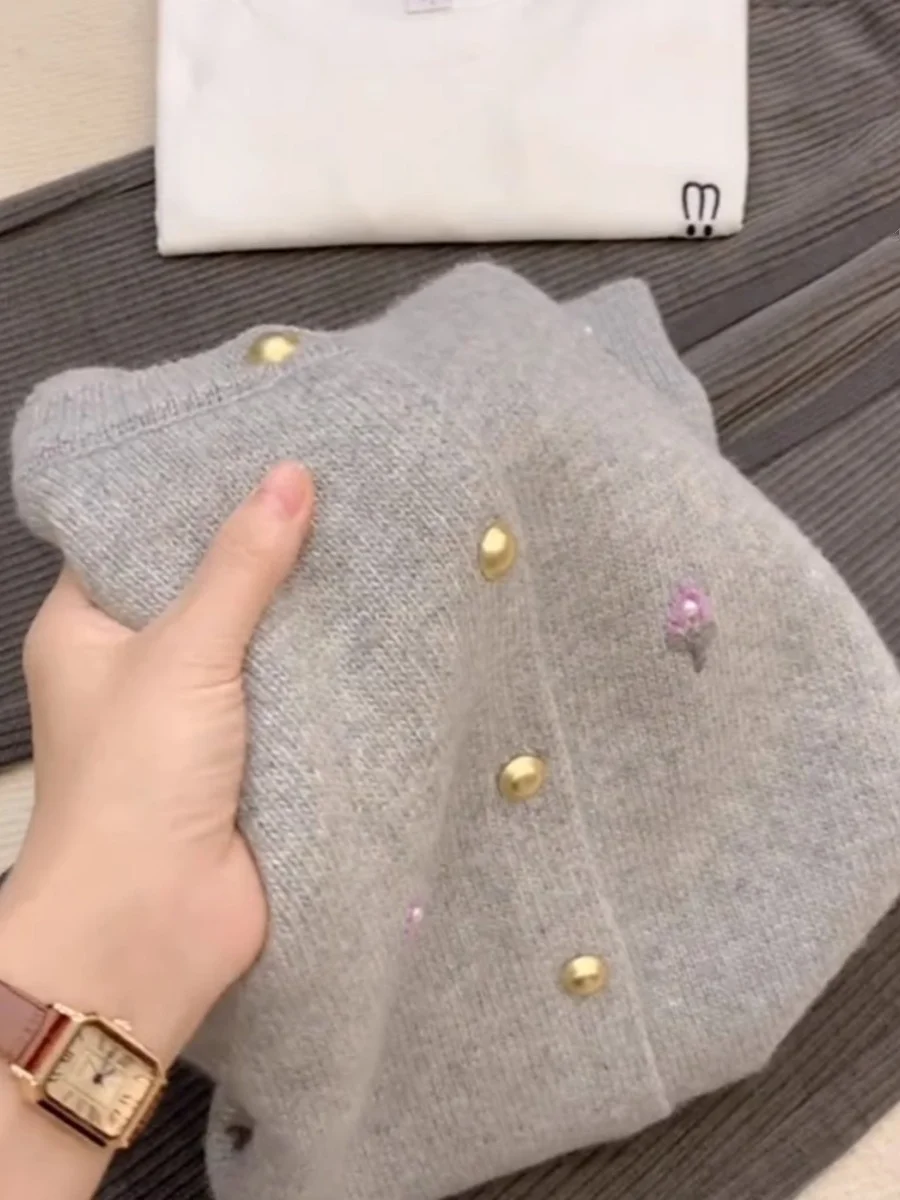 Extra Large 300 Pounds Flower Embroidery Sweater Coat Women's Autumn Winter Thickened Bear Fur Knitted Open Cardigan Trendy
Extra Large 300 Pounds Flower Embroidery Sweater Coat Women's Autumn Winter Thickened Bear Fur Knitted Open Cardigan Trendy