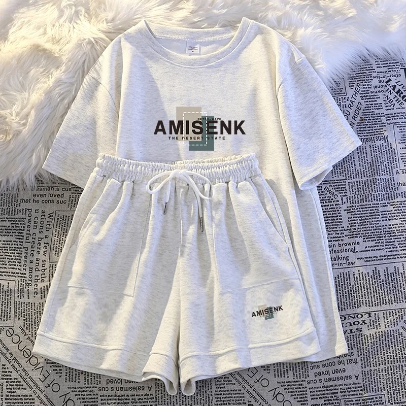 Fashionable Two-Piece Women's Summer Outfit Set High-End Casual Sportswear Ensemble for Ladies South Oil Premium Women's Wear
Fashionable Two-Piece Women's Summer Outfit Set High-End Casual Sportswear Ensemble for Ladies South Oil Premium Women's Wear