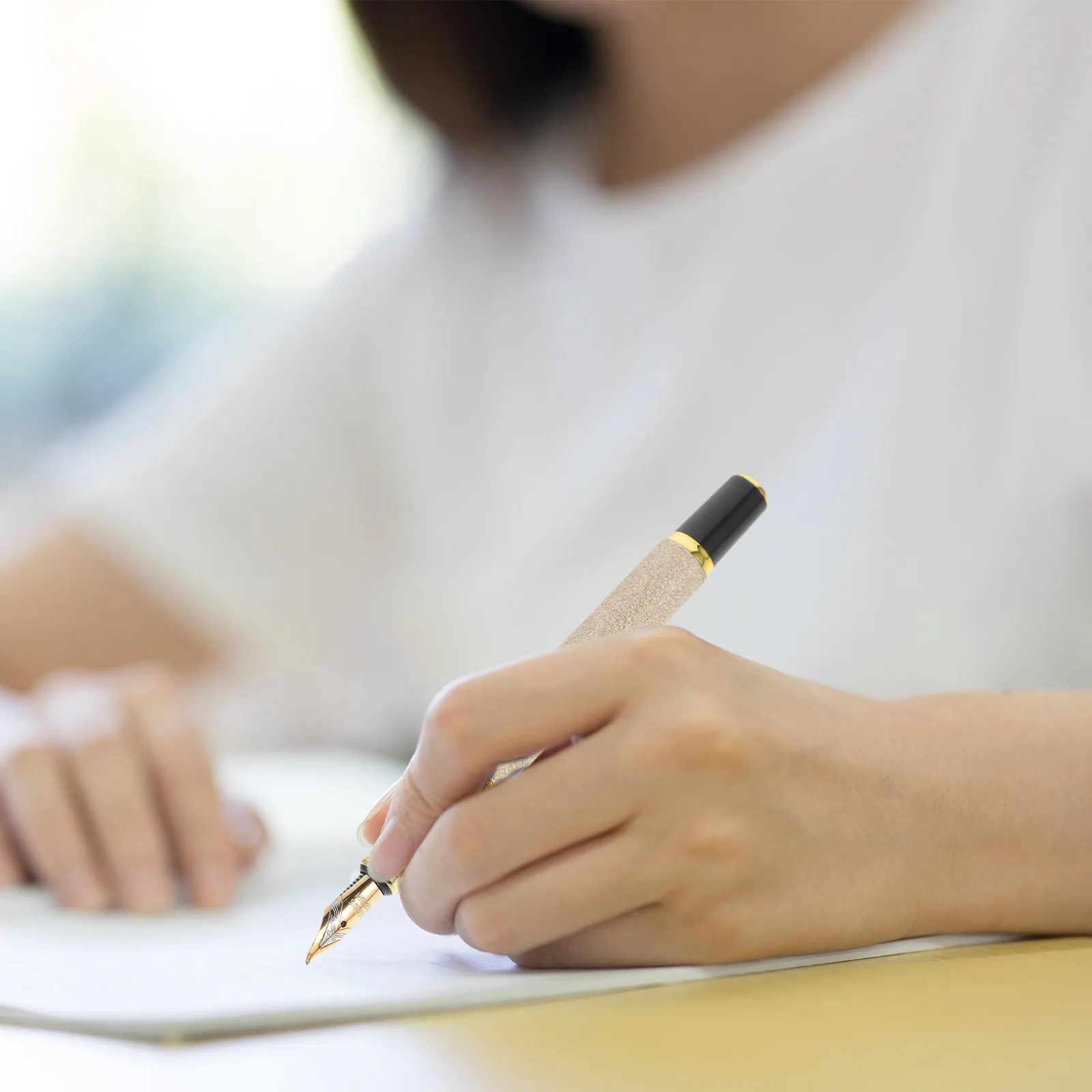 Iron Fountain Pen Comfortable Grip Writing Pen for School Office Home Calligraphy Drawing Business Gift Metal Stationery
Iron Fountain Pen Comfortable Grip Writing Pen for School Office Home Calligraphy Drawing Business Gift Metal Stationery