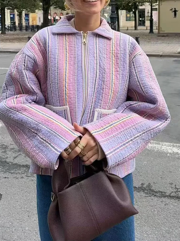 Новое женское модное универсальное пальто в европейском стиле с полосатым принтом и лацканами с длинными рукавами, свободное хлопковое пальто
Новое женское модное универсальное пальто в европейском стиле с полосатым принтом и лацканами с длинными рукавами, свободное хлопковое пальто