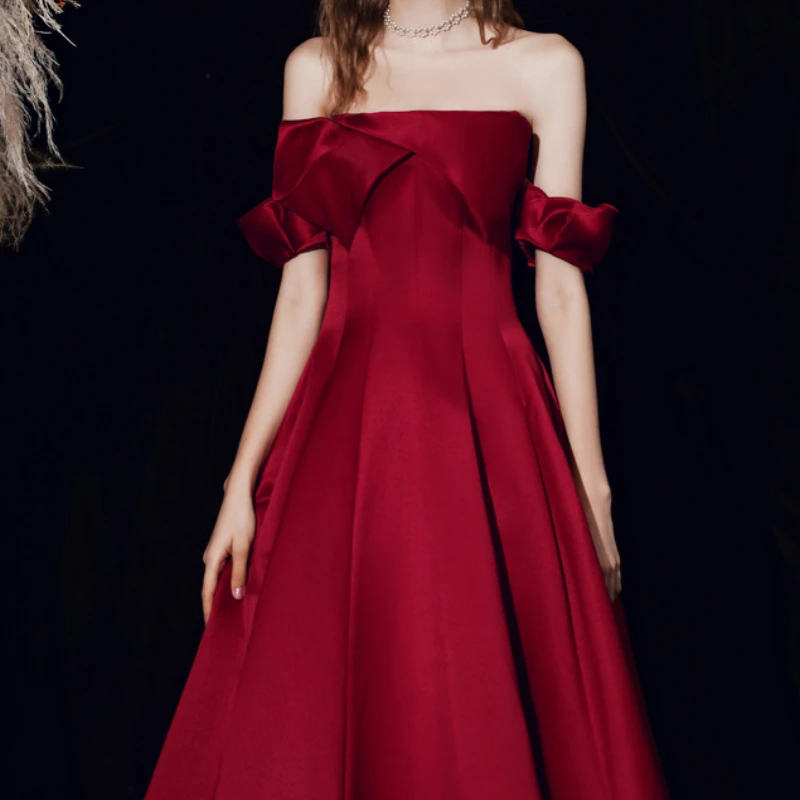 Simple Elegant Temperament Slash Neck Satin Solid Wedding Party Dress Front Pleated Design Alim Fit Gown High End Elegant Gown
Simple Elegant Temperament Slash Neck Satin Solid Wedding Party Dress Front Pleated Design Alim Fit Gown High End Elegant Gown