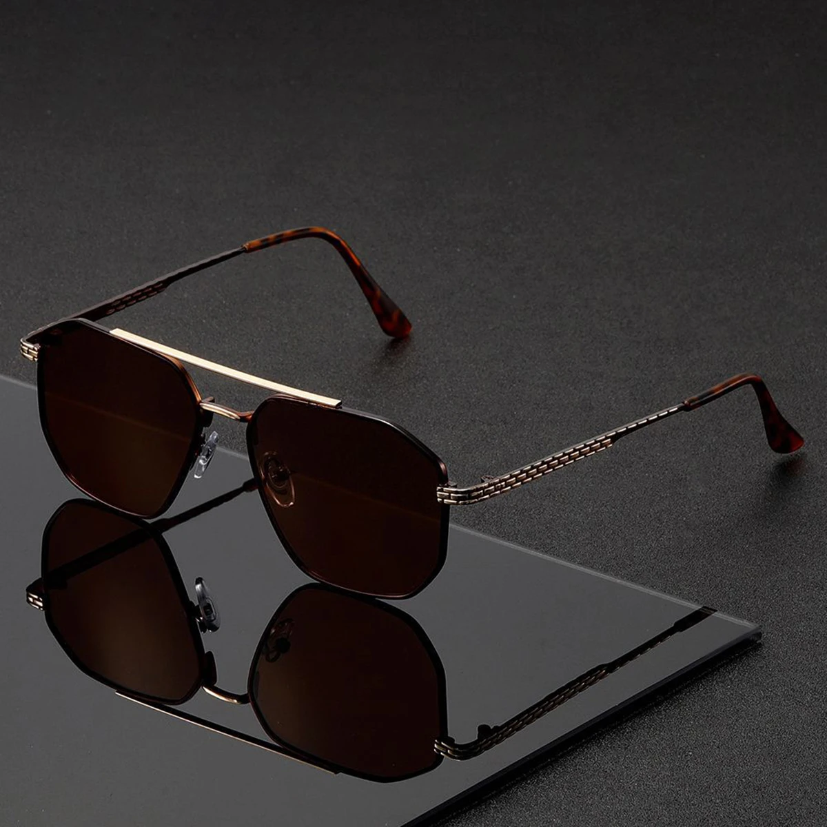 New Sunglasses Big Box Sunglasses Women's Fashion Double-beam Metal Half-frame Plain Sunglasses Men's Glasses Ladies Glasses
New Sunglasses Big Box Sunglasses Women's Fashion Double-beam Metal Half-frame Plain Sunglasses Men's Glasses Ladies Glasses