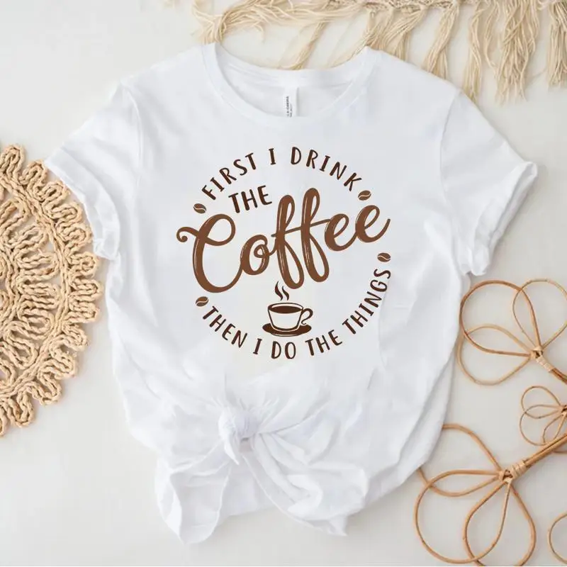 First I Drink The Coffee Рубашка Женская футболка для любителей кофе Футболка с графическим рисунком Топ
First I Drink The Coffee Рубашка Женская футболка для любителей кофе Футболка с графическим рисунком Топ