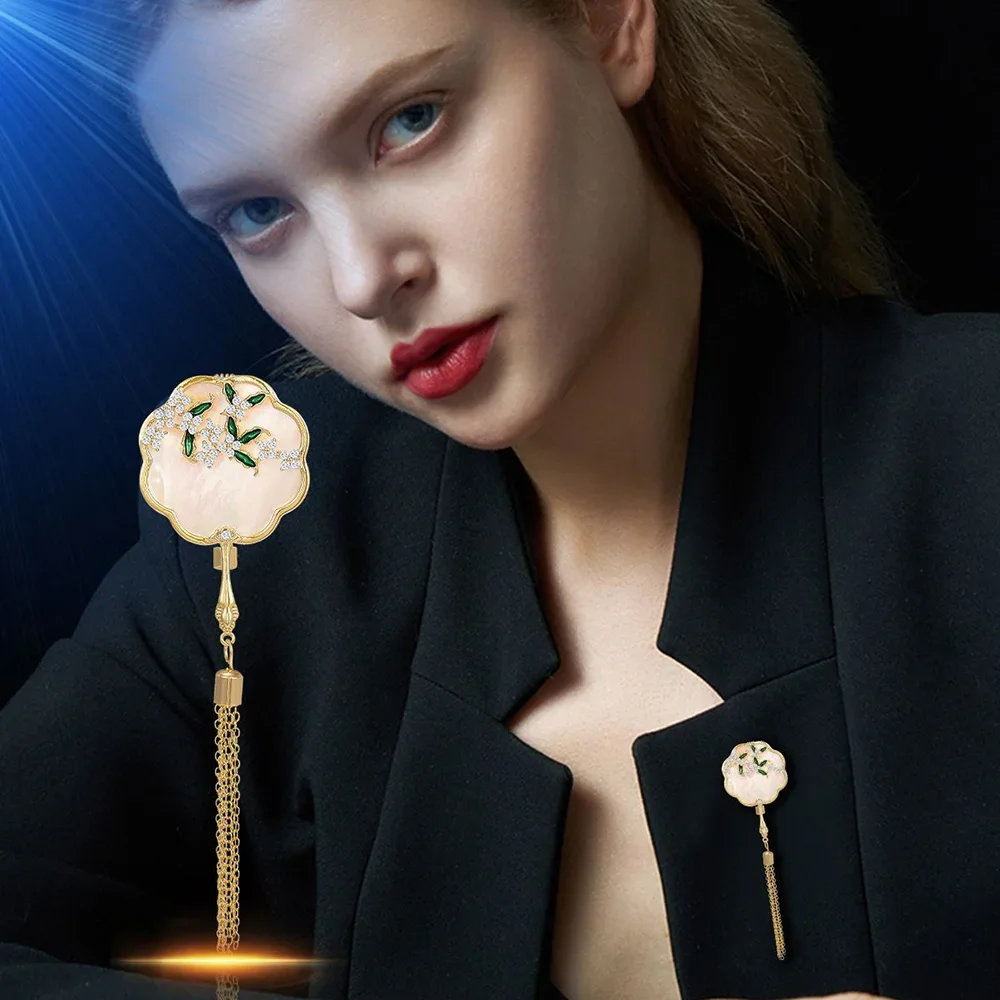 Elegant Brooch for Women Flower Fan Brooches with Tassel Pins High Quality Retro Jewelry Wedding Accessories Mother's Day Gifts
Elegant Brooch for Women Flower Fan Brooches with Tassel Pins High Quality Retro Jewelry Wedding Accessories Mother's Day Gifts