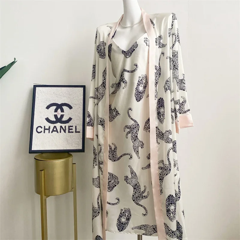 Female 2Pcs Long Robe Set Sexy Backless Suspender Nightgown Lingerie Print Leopard Bathrobe Kimono Gown Loose Satin Homewear
Female 2Pcs Long Robe Set Sexy Backless Suspender Nightgown Lingerie Print Leopard Bathrobe Kimono Gown Loose Satin Homewear