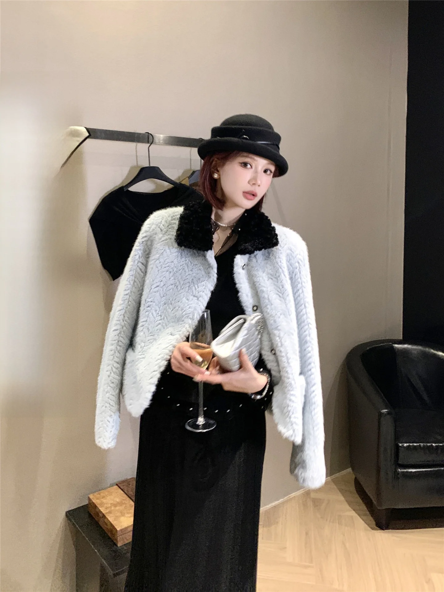 Thickened Winter Outerwear Women's Cheese Stuffed Jacket Color Block Warm Plush Coat Casual Commute Style Loose Fit Polyester
Thickened Winter Outerwear Women's Cheese Stuffed Jacket Color Block Warm Plush Coat Casual Commute Style Loose Fit Polyester