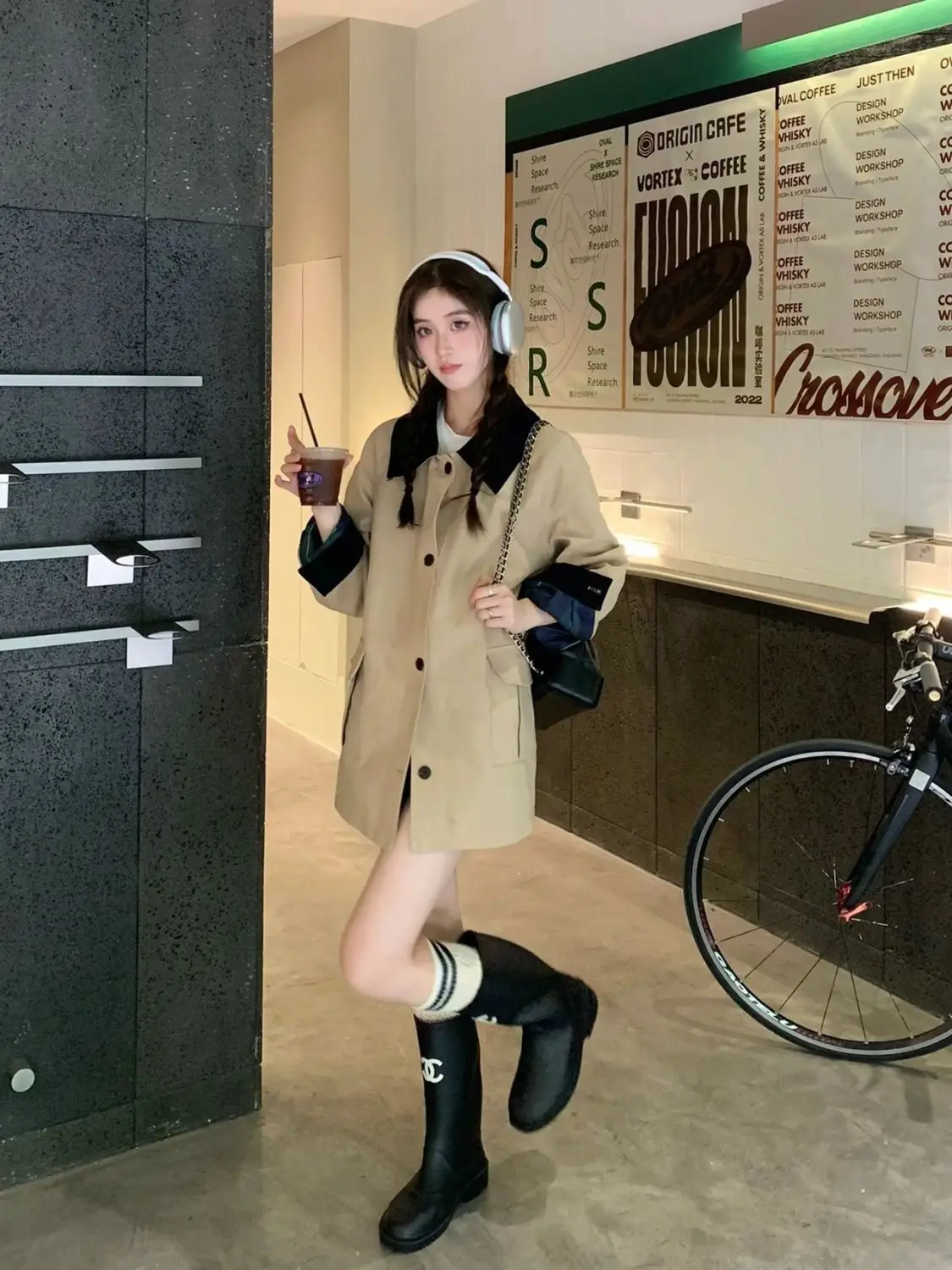 Женский длинный плащ оверсайз, многослойное тело, внешний вид Каки, блокирующий цвет, курортный, с защитой от брызг, приятный для миниатюрных, глубокая шнуровка
Женский длинный плащ оверсайз, многослойное тело, внешний вид Каки, блокирующий цвет, курортный, с защитой от брызг, приятный для миниатюрных, глубокая шнуровка