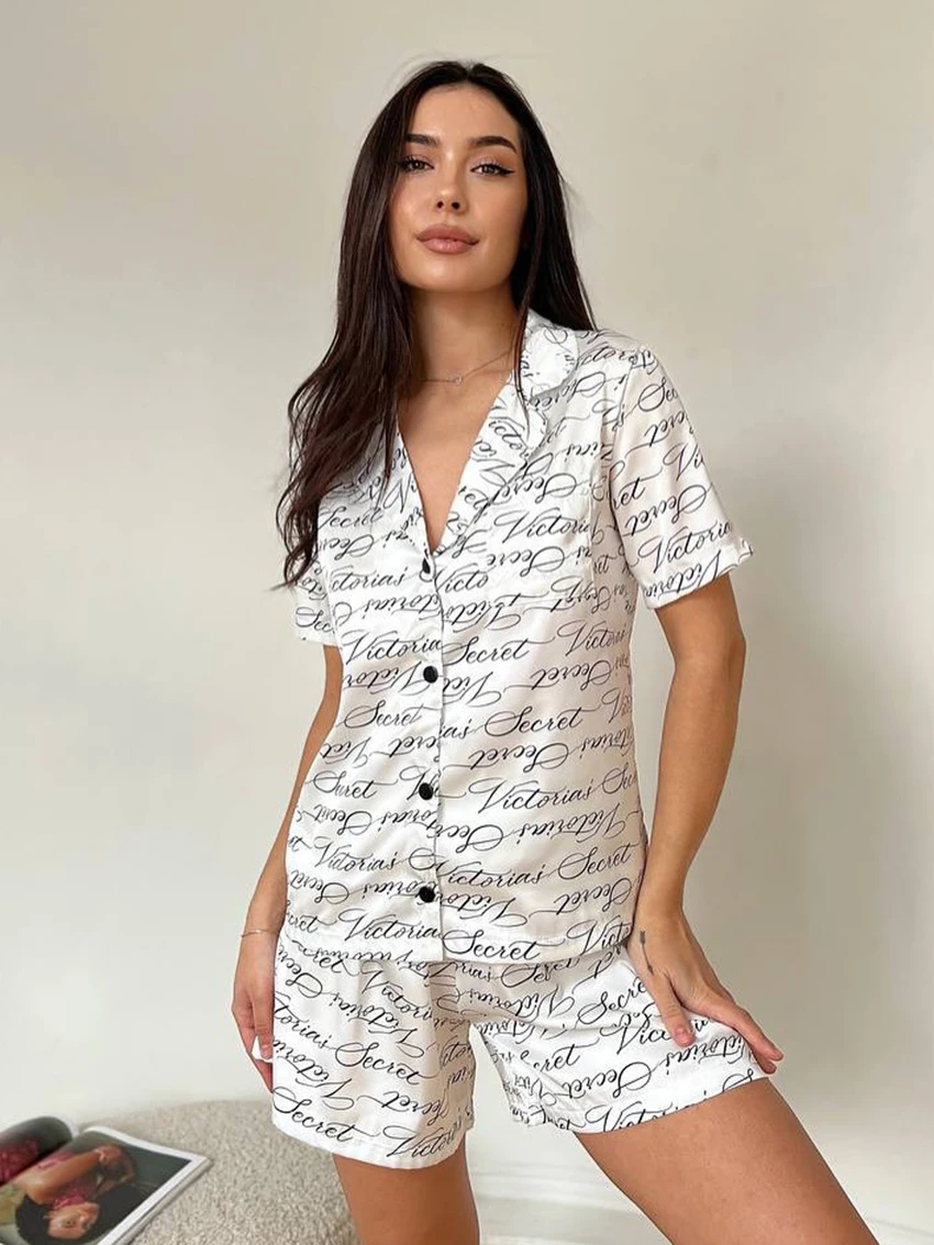 Marthaiqiq Loose Female Sleepwear Suit Short Sleeve Nightgowns Sexy Turn-Down Collar Nightwear Shorts Casual Women Pajamas Sets
Marthaiqiq Loose Female Sleepwear Suit Short Sleeve Nightgowns Sexy Turn-Down Collar Nightwear Shorts Casual Women Pajamas Sets