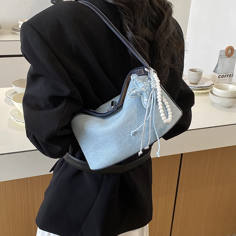 Casual Ladies Underarm Bag Korean Style Mini Square Bag Simple Mother-Daughter Lock Metal Crossbody Shoulder Bag
Casual Ladies Underarm Bag Korean Style Mini Square Bag Simple Mother-Daughter Lock Metal Crossbody Shoulder Bag