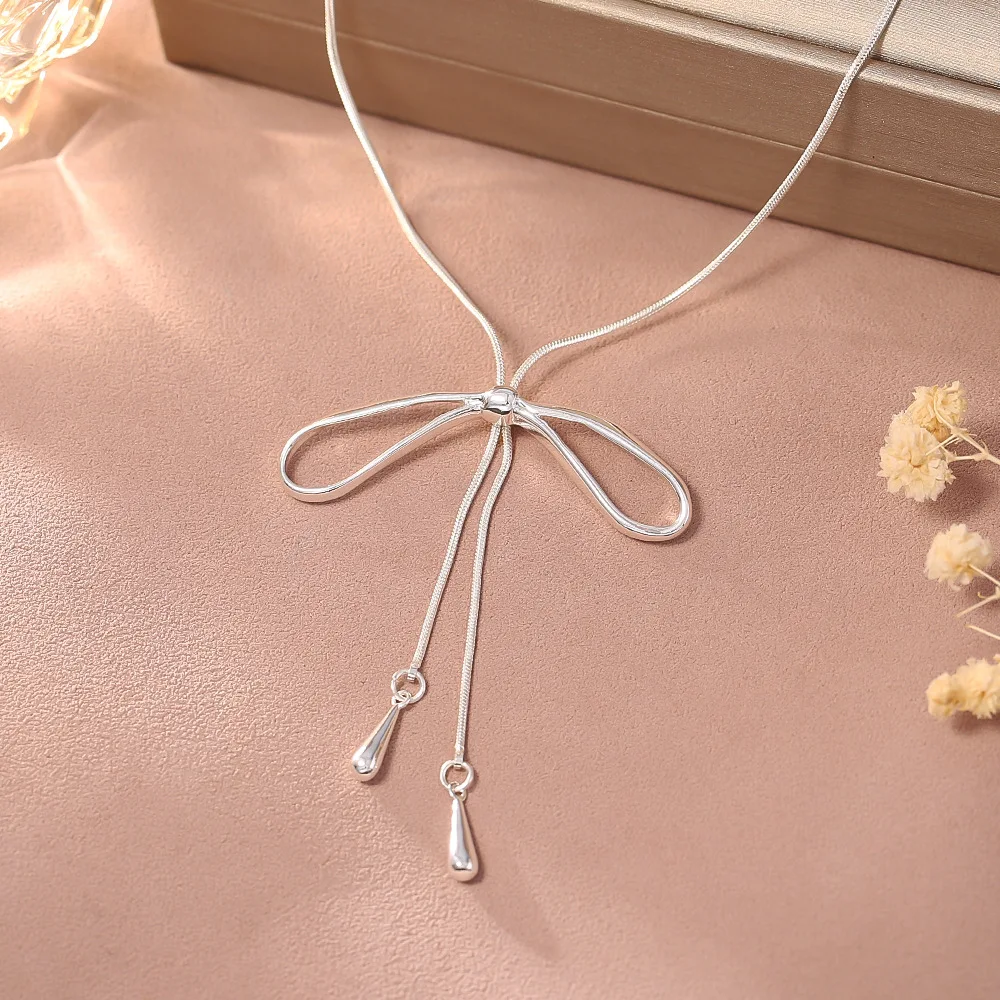 Fashionable and exquisite pull-out bow tassel necklace, light luxury niche design, adjustable long sweater chain for women
Fashionable and exquisite pull-out bow tassel necklace, light luxury niche design, adjustable long sweater chain for women