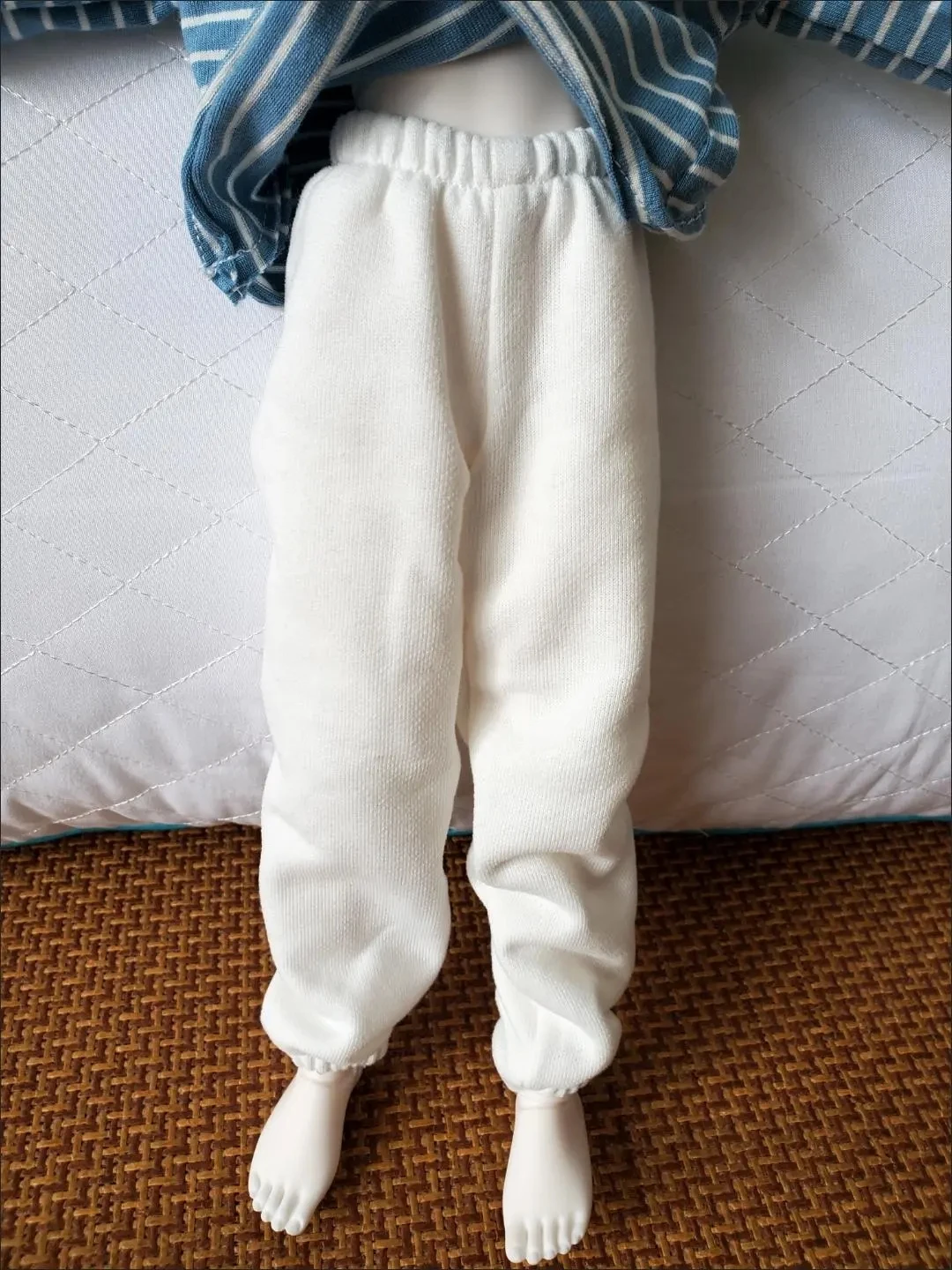BJD Doll Pants Suitable for 1/4 size doll clothes Cute Casual Neck 1/4 Pants Doll Accessories (5 Colors)
BJD Doll Pants Suitable for 1/4 size doll clothes Cute Casual Neck 1/4 Pants Doll Accessories (5 Colors)