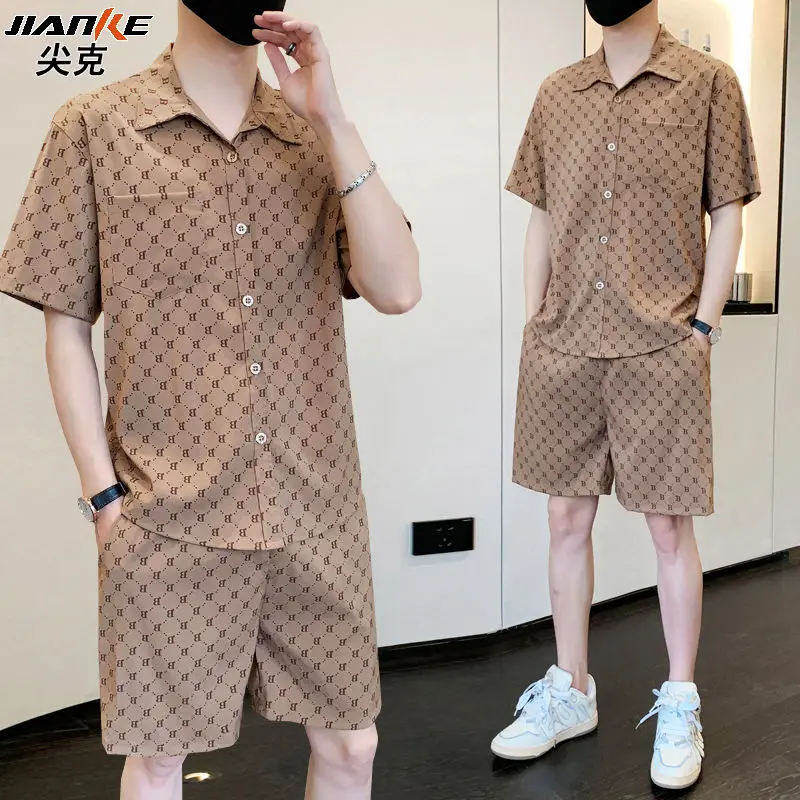 Sports suit Summer casual fashion cardigan lapel shirt suit Striped print trendy brand
Sports suit Summer casual fashion cardigan lapel shirt suit Striped print trendy brand