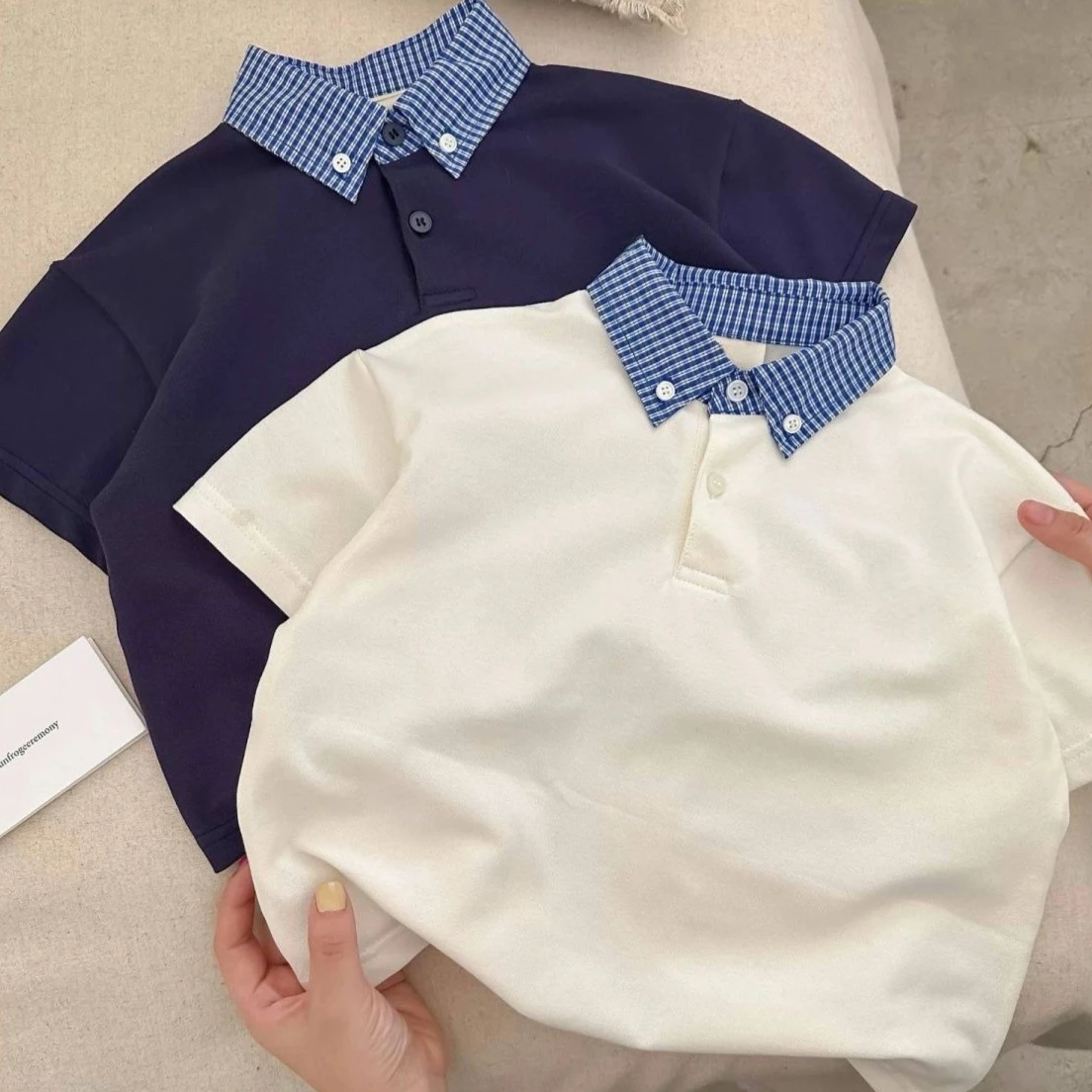 Boys T-shirt 2026 Spring and Summer New Childrens Clothing Boys Plingham Collar Short Sleeve Splicing Short Sleeve Casual Simple
Boys T-shirt 2026 Spring and Summer New Childrens Clothing Boys Plingham Collar Short Sleeve Splicing Short Sleeve Casual Simple