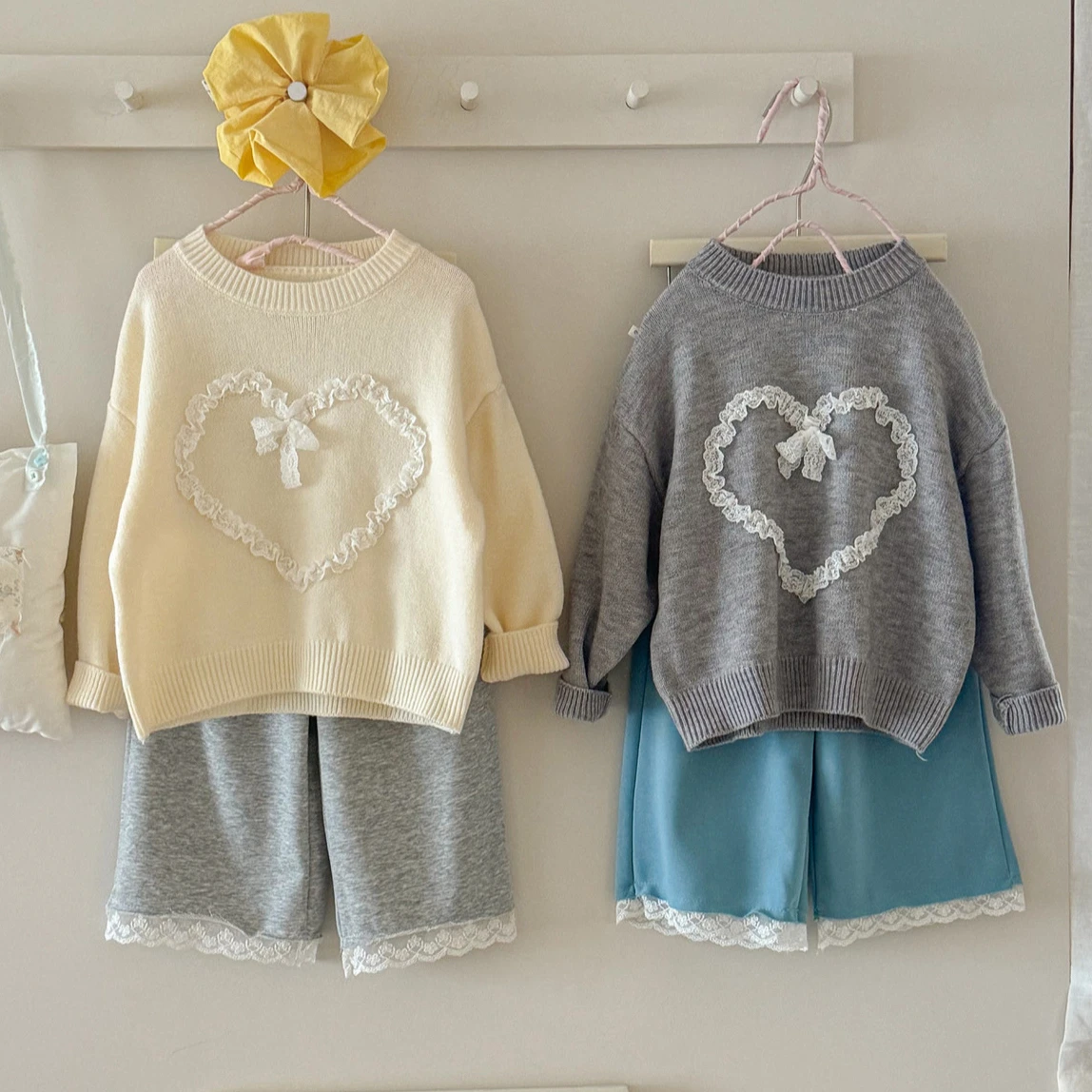 Children's Knitted Sweater 2025 Spring New Korean Cute Lace Love Round Neck Girl's Pullover Knitted Sweater Tops
Children's Knitted Sweater 2025 Spring New Korean Cute Lace Love Round Neck Girl's Pullover Knitted Sweater Tops