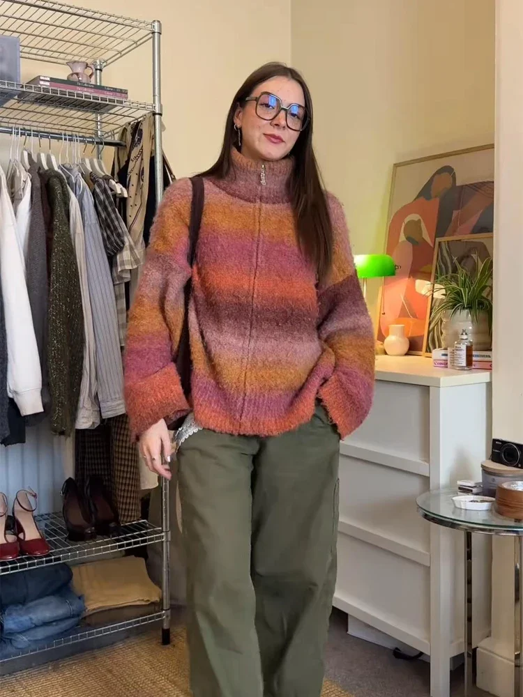 Colorful Striped Zipper Kintted Cardigan Women Chic Stand Collar Long-sleeved Loose Cropped Sweaters New Lady Commute Cardigans
Colorful Striped Zipper Kintted Cardigan Women Chic Stand Collar Long-sleeved Loose Cropped Sweaters New Lady Commute Cardigans