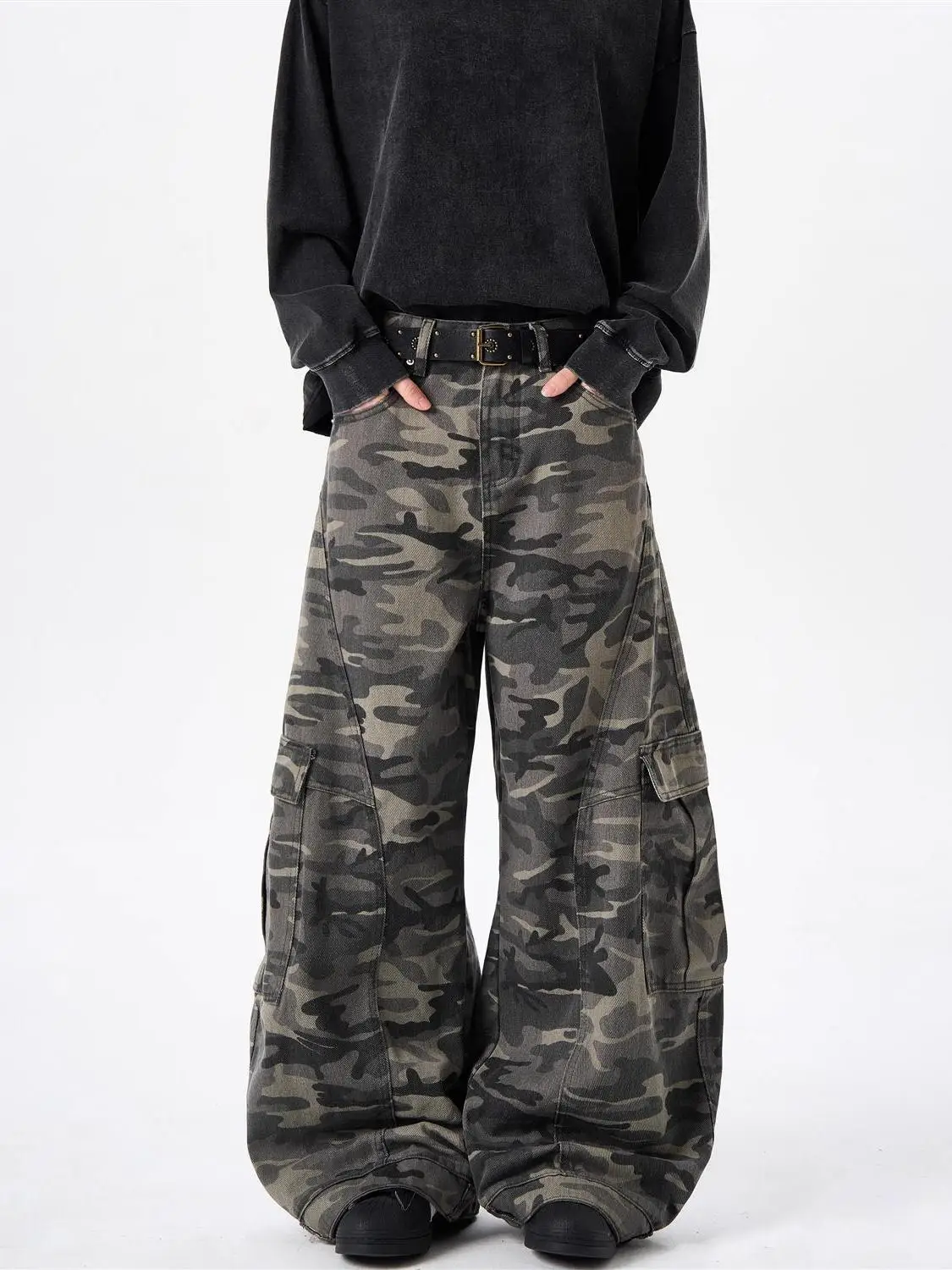 plus Size American Retro Camouflage Wide Leg Workwear Trousers Men Women Design Sense Loose Casual Multi ket Pants
plus Size American Retro Camouflage Wide Leg Workwear Trousers Men Women Design Sense Loose Casual Multi ket Pants