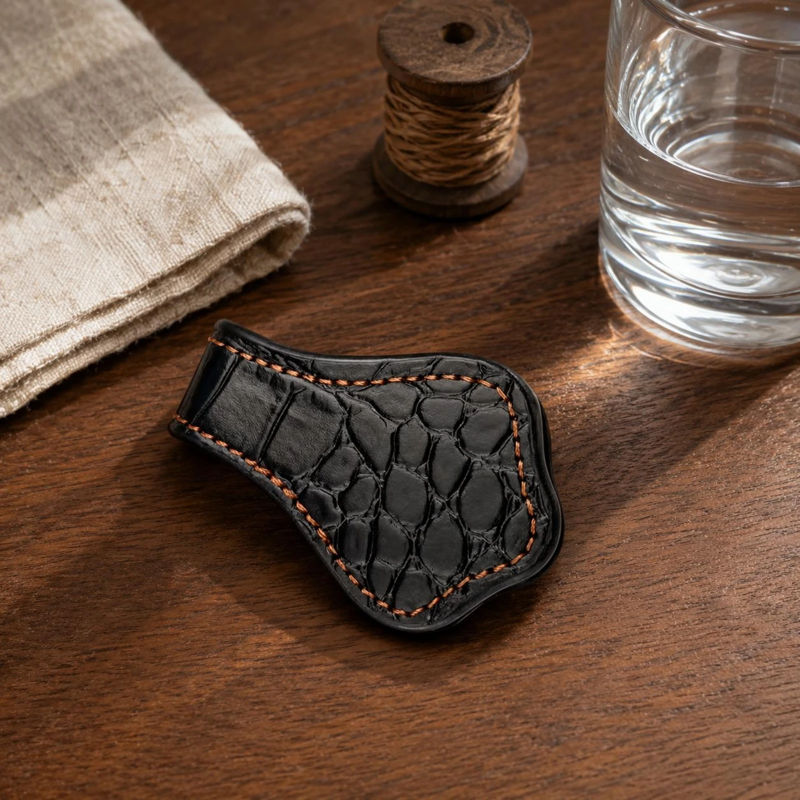 Leather Chalk Clip Contrast Stitching Billiard Chalk Clip Sports Accessory Cowhide Petal-Shaped
Leather Chalk Clip Contrast Stitching Billiard Chalk Clip Sports Accessory Cowhide Petal-Shaped