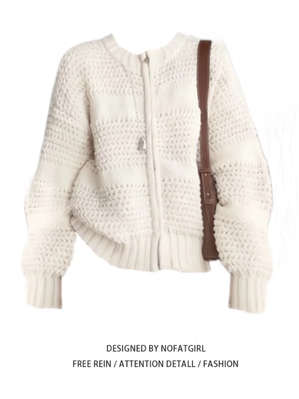 Женский вязаный свитер большого размера с круглым вырезом, длинными рукавами и молнией, свободный крой, удобный, в корейском стиле, осенний
Женский вязаный свитер большого размера с круглым вырезом, длинными рукавами и молнией, свободный крой, удобный, в корейском стиле, осенний