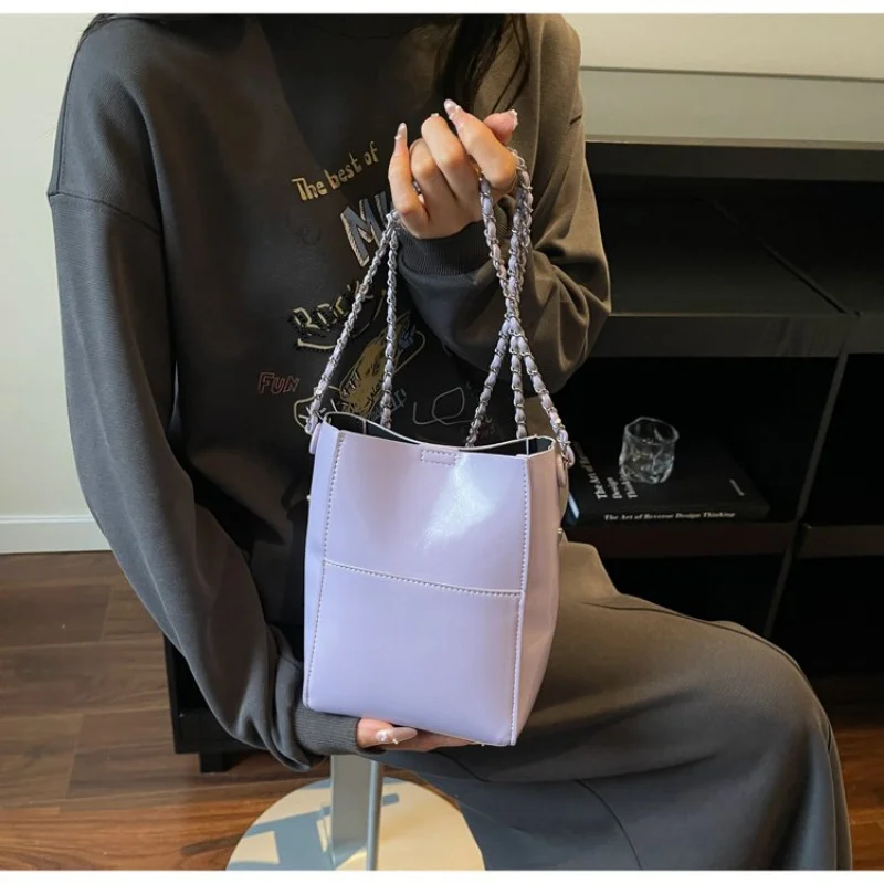 Изысканная женская сумка-мессенджер из нубуковой кожи, модная сумка Chiang Mai, высококачественная, легкая, мягкая, повседневная
Изысканная женская сумка-мессенджер из нубуковой кожи, модная сумка Chiang Mai, высококачественная, легкая, мягкая, повседневная 