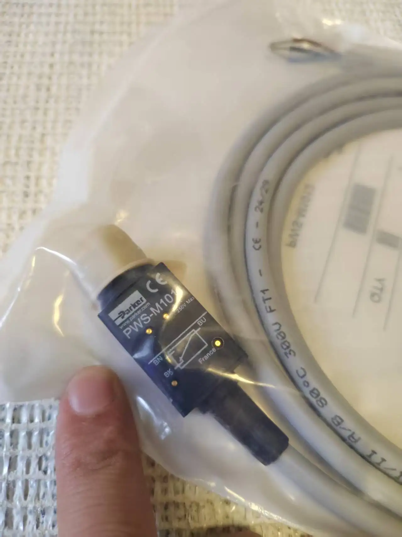 Par-ker PWS-M101 Pressure Sensor PWS-M1012
Par-ker PWS-M101 Pressure Sensor PWS-M1012